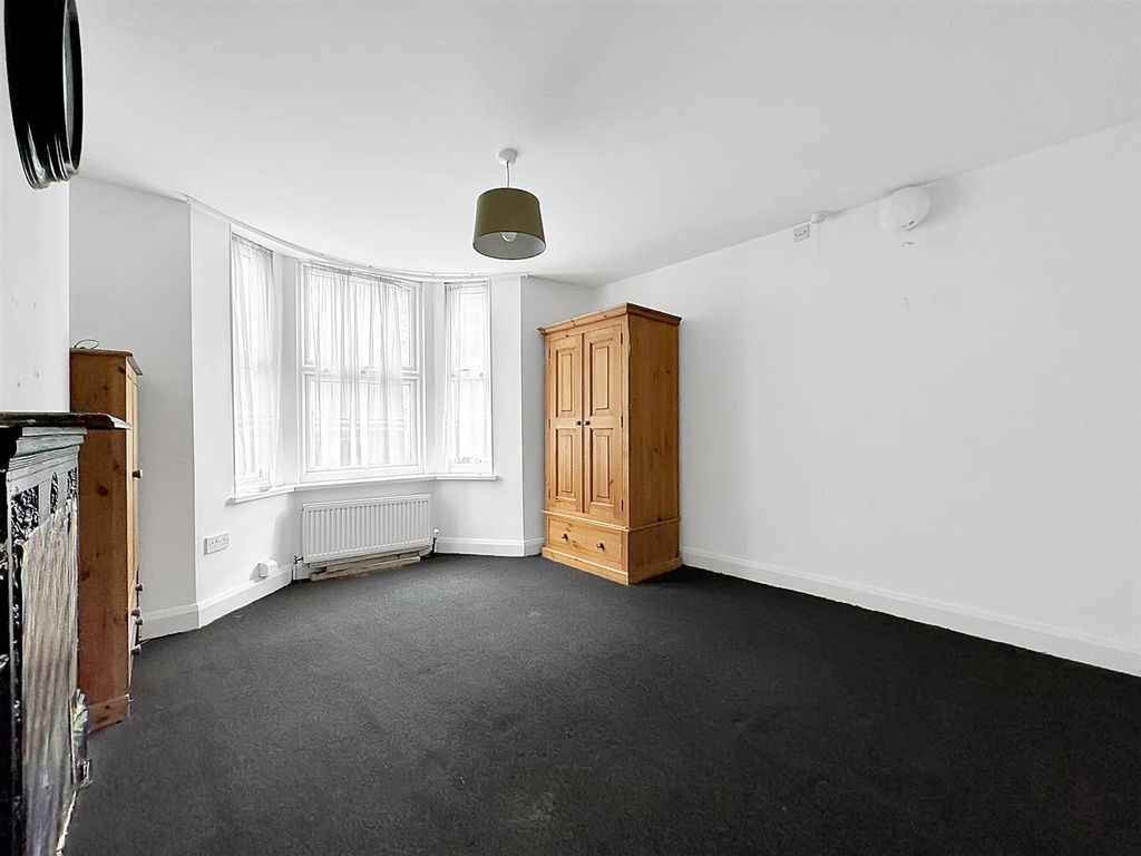 Property photo 3 of 7 Bedroom