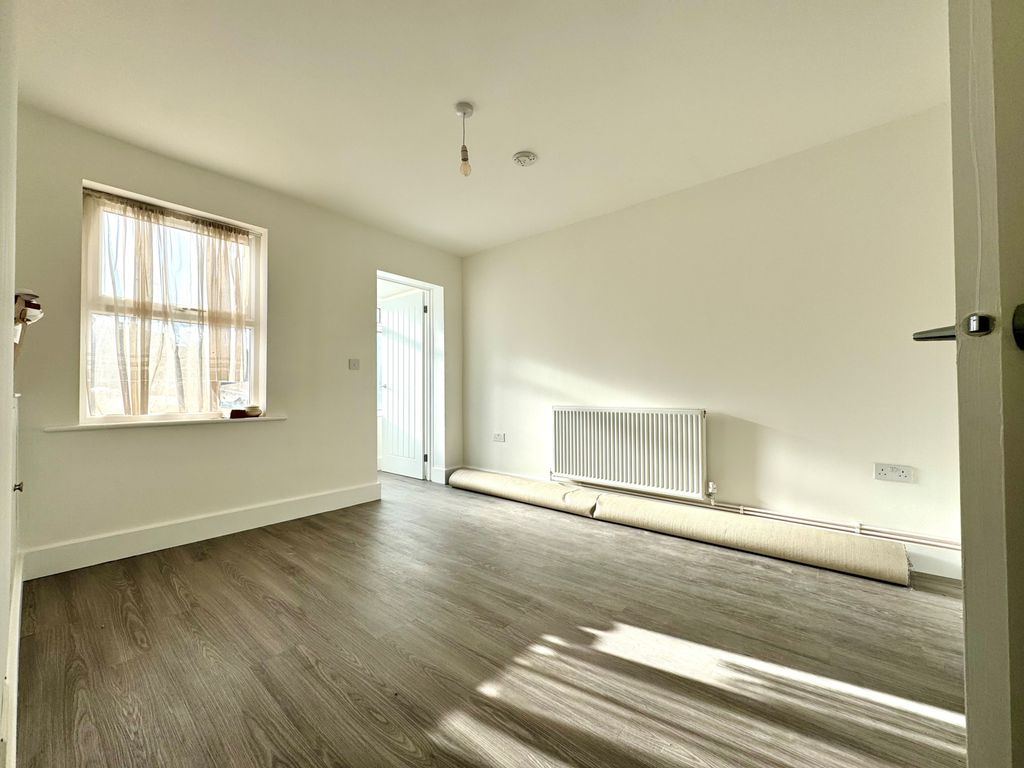 Property photo 2 of 12 Gallery