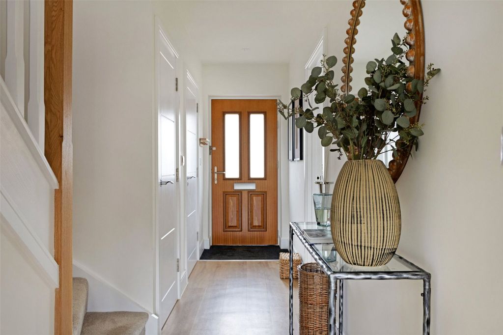 Property photo 3 of 12 Show Home