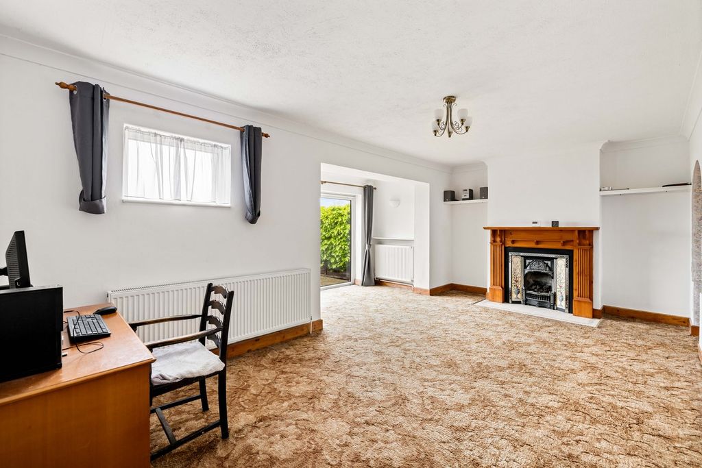 Property photo 2 of 23