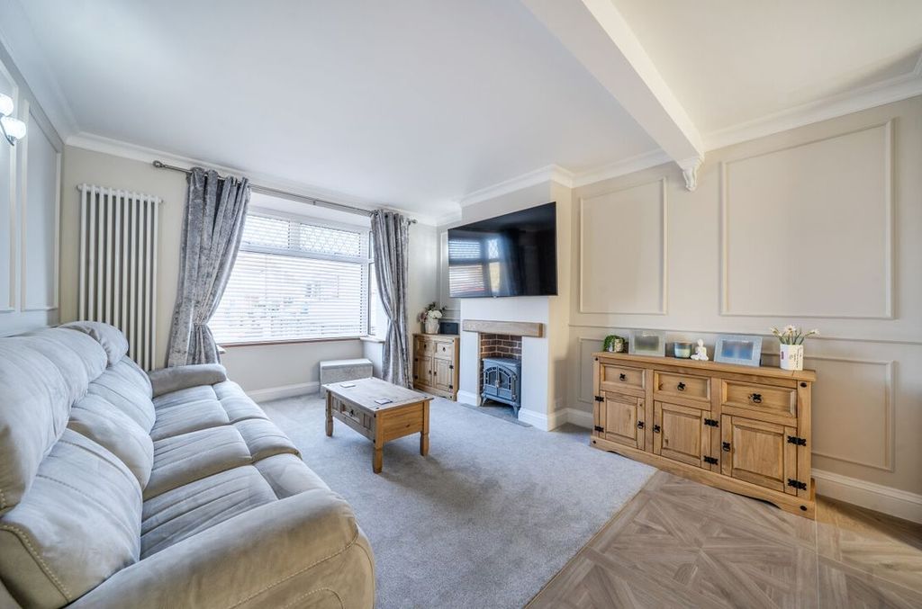 Property photo 2 of 11 1452672869F1Cba772A6d