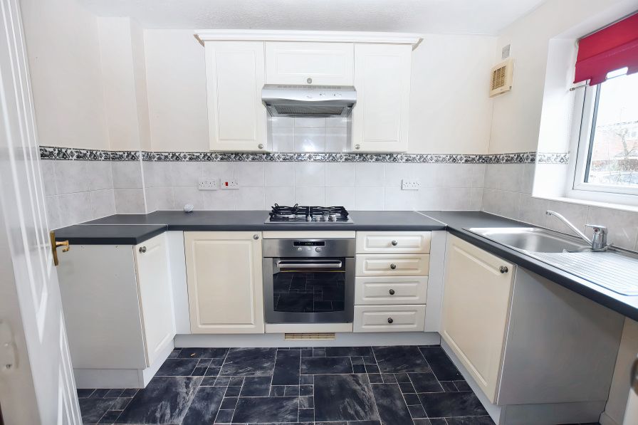 Property photo 2 of 17 Kitchen 1