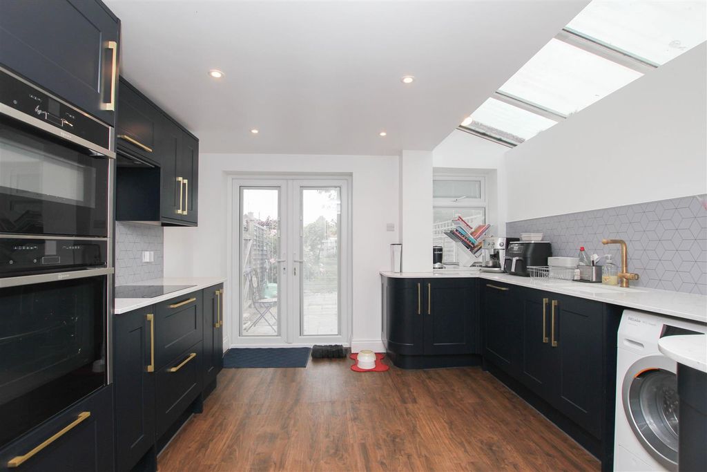 Property photo 3 of 15 Kitchen.Jpg