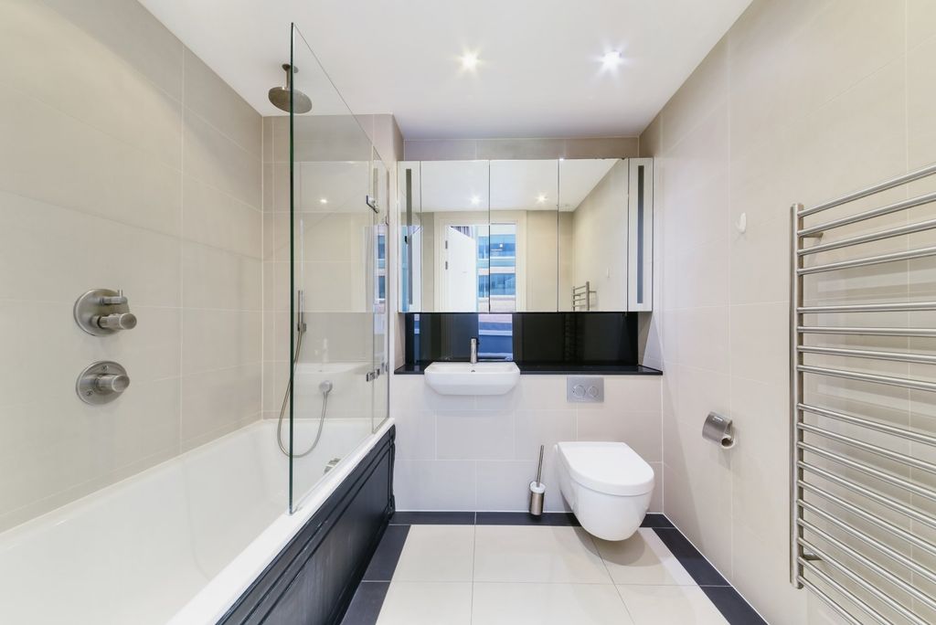 Property photo 3 of 12 Bathroom