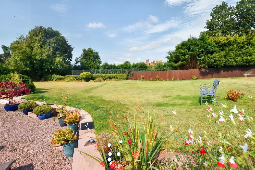 Property photo 3 of 44 Garden 2