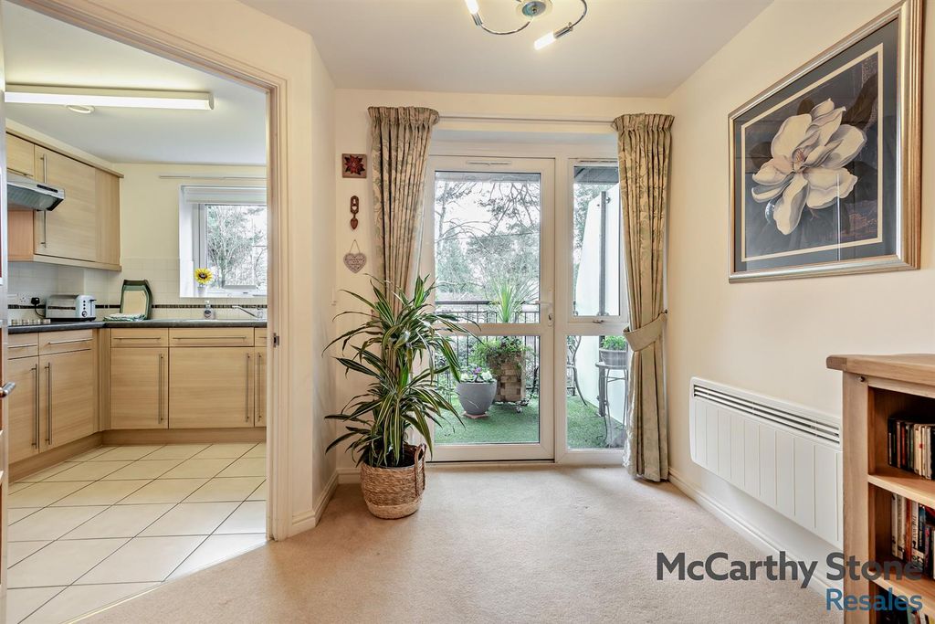 Property photo 3 of 32 8676915-Interior12-800.Jpg