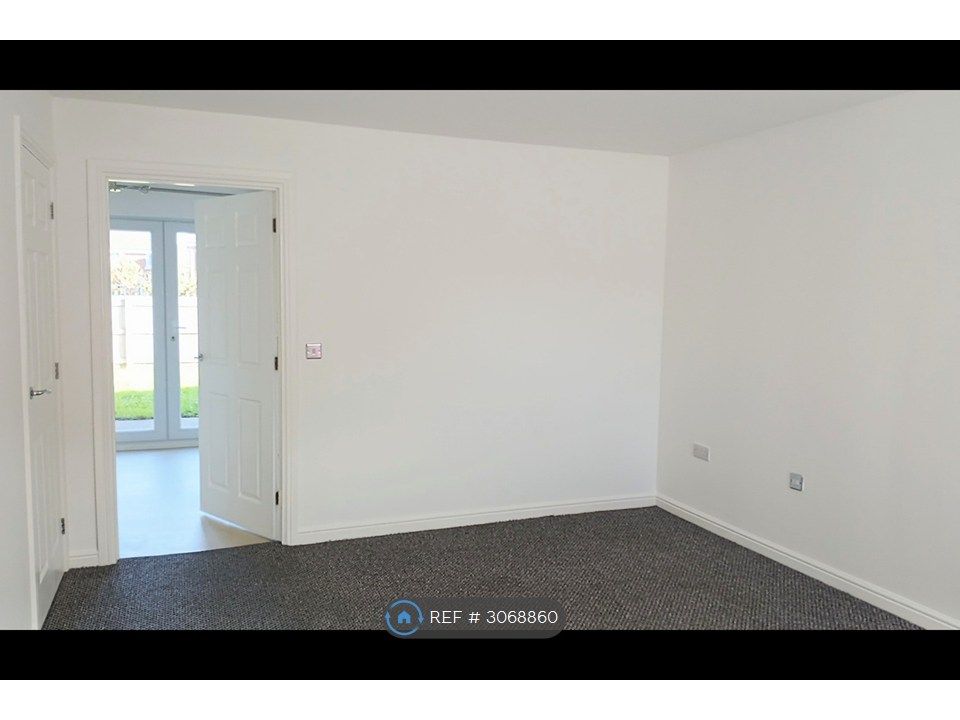 Property photo 3 of 11 Living Room
