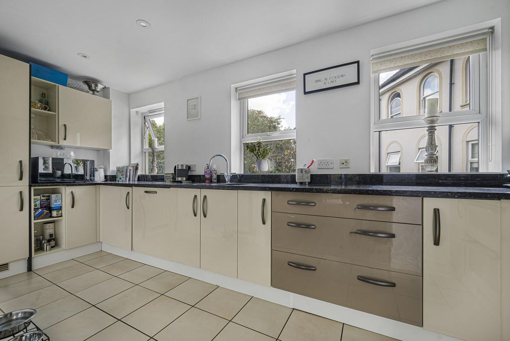 Property photo 2 of 11 Kitchen