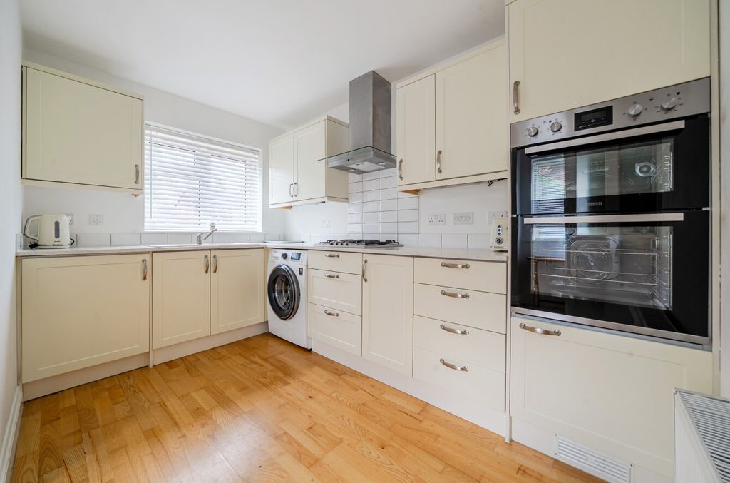 Property photo 3 of 12 1343922-9-68Aef9c...