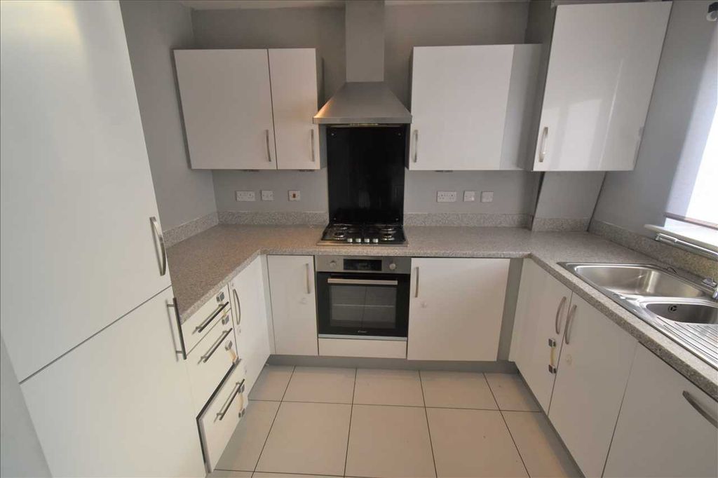 Property photo 2 of 8 Kitchen