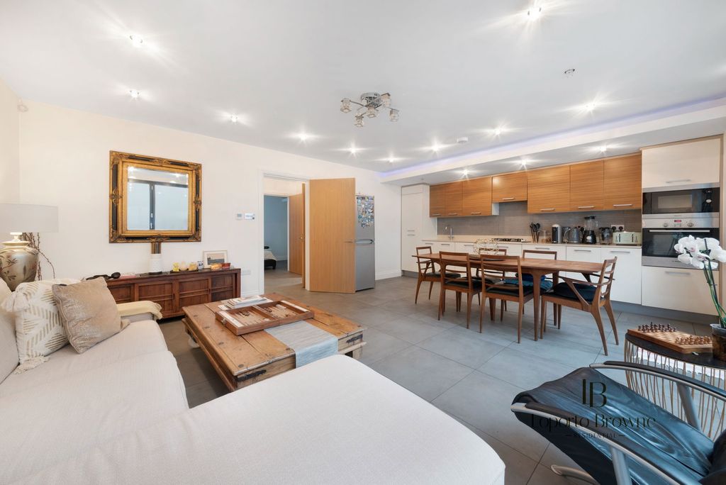 Property photo 1 of 28