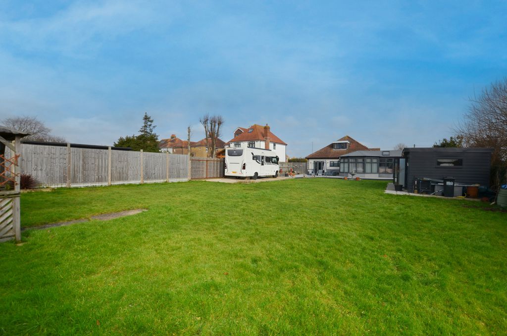 Property photo 3 of 28