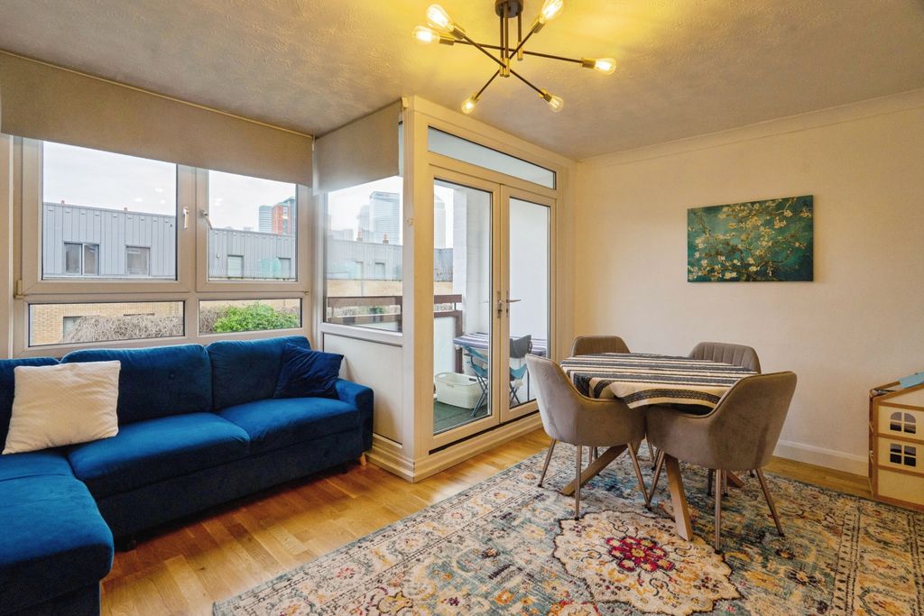 Property photo 2 of 17 Lounge/Dining Room