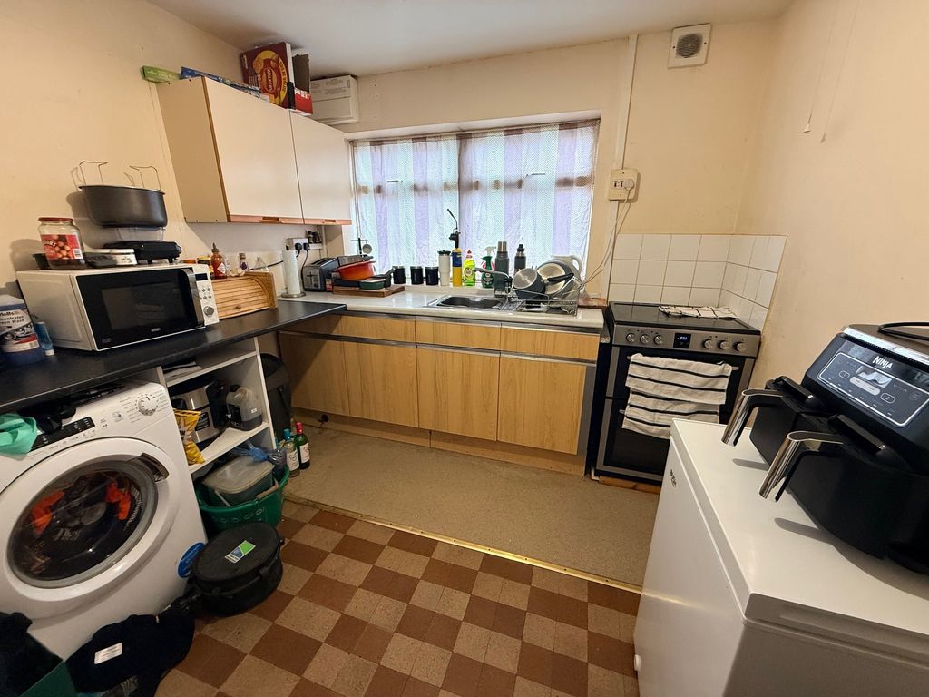 Property photo 3 of 23 Flat 1 - Kitchen