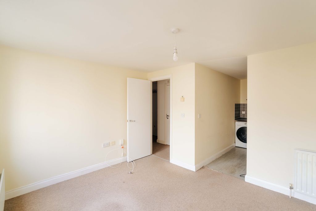 Property photo 3 of 12 4