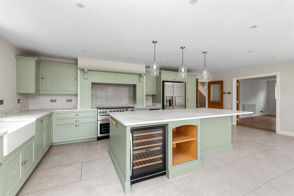 Property photo 2 of 31 Fulvenden Farmhouse, Horsham Road Abinger Hammer,