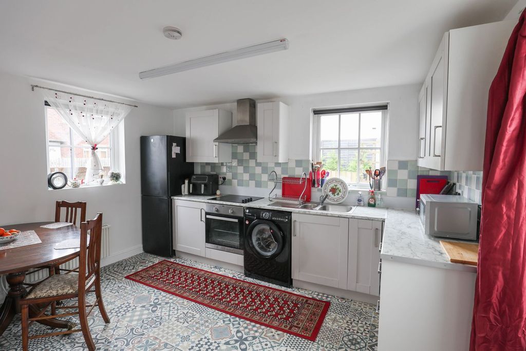 Property photo 3 of 12 Dining Kitchen