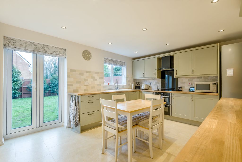 Property photo 2 of 23