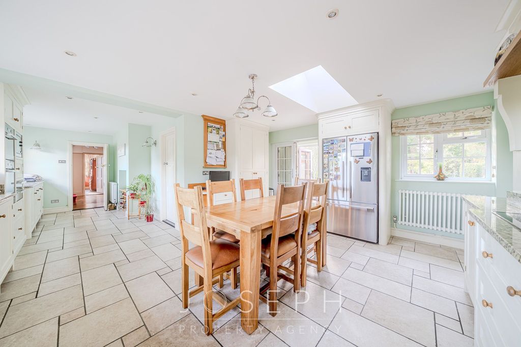 Property photo 2 of 45