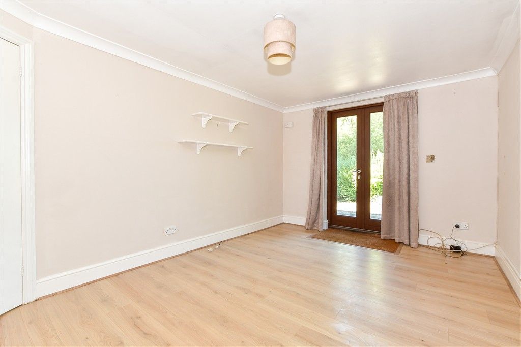 Property photo 3 of 13 Lounge