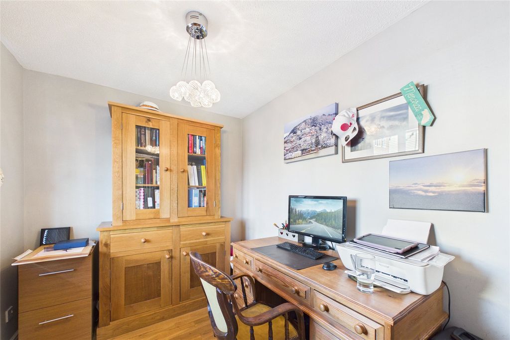 Property photo 2 of 21 Picture No. 12