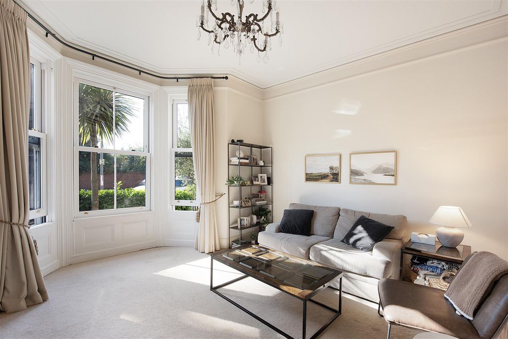 Property photo 3 of 28 75c Risbygate Street Ph10.Jpg