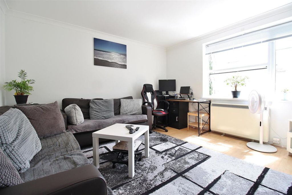 Property photo 1 of 5