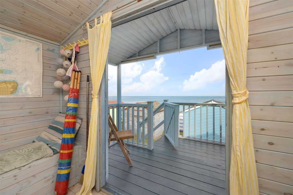 Property photo 2 of 13 Tankerton West, Whitstable