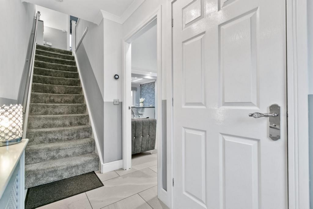 Property photo 2 of 32