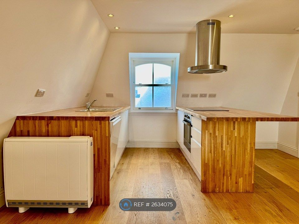 Property photo 3 of 11 Kitchen