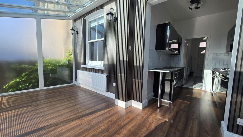 Property photo 1 of 18 Conservatory
