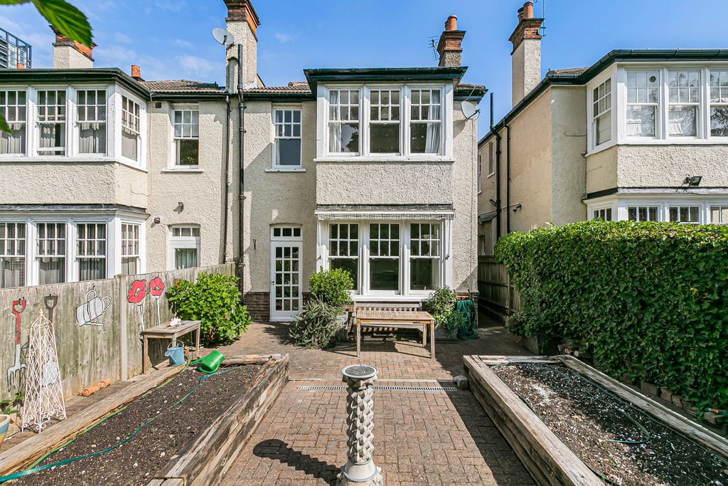 Property photo 2 of 24