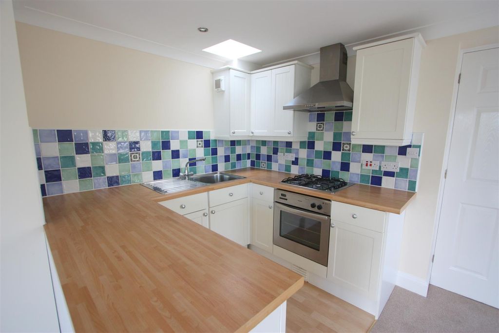 Property photo 3 of 9 12 Island Point Kitchen