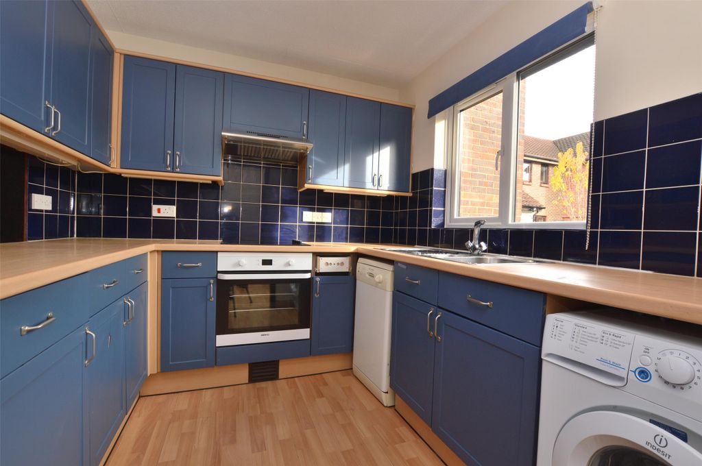 Property photo 3 of 12 Kitchen