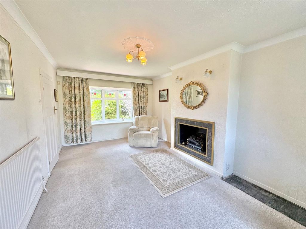 Property photo 1 of 13 Living Room 1.Jpg