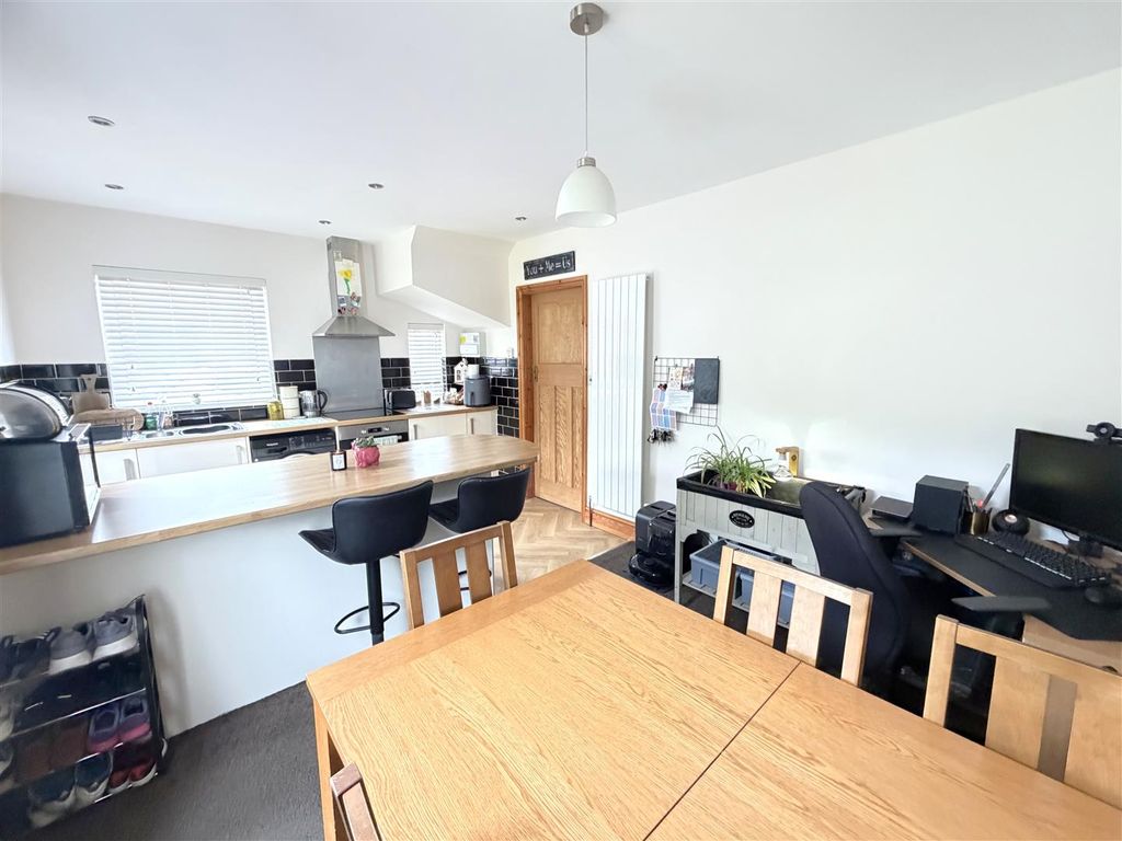 Property photo 2 of 29 Dining Kitchen