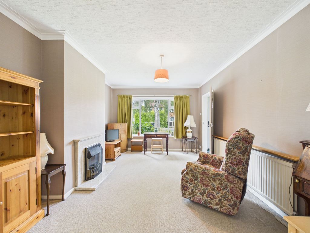Property photo 3 of 15 Maple Road - Ewemove - Living Room