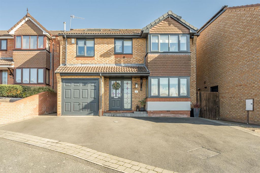 Property photo 1 of 32
