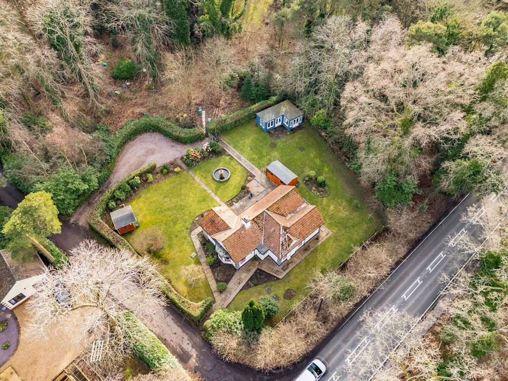 Property photo 2 of 25