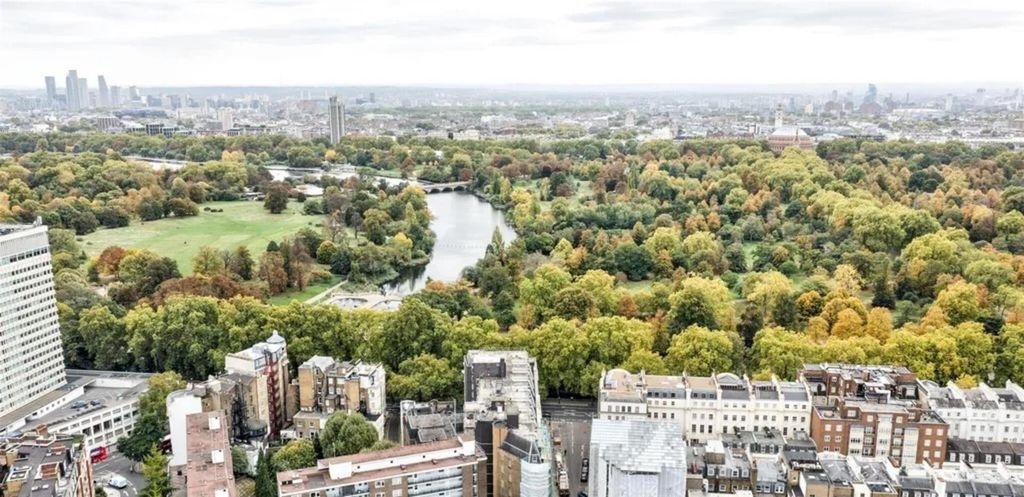 Property photo 3 of 4 Gloucester Terrcae 3B (9).Jpg