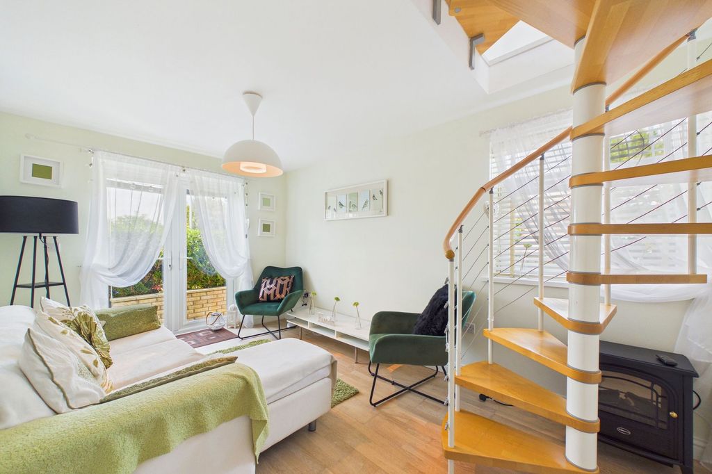 Property photo 2 of 37