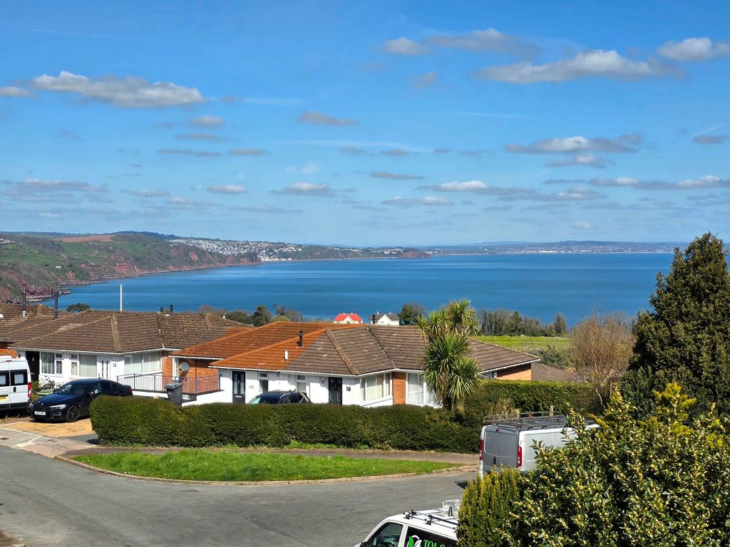 Property photo 2 of 31