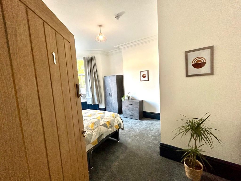 Property photo 2 of 12 Room 1.Jpg