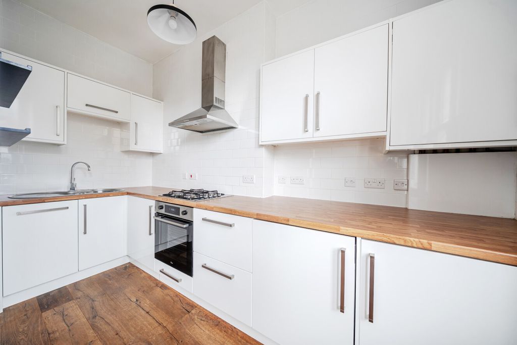 Property photo 1 of 6 1457183-11-6A01F3...