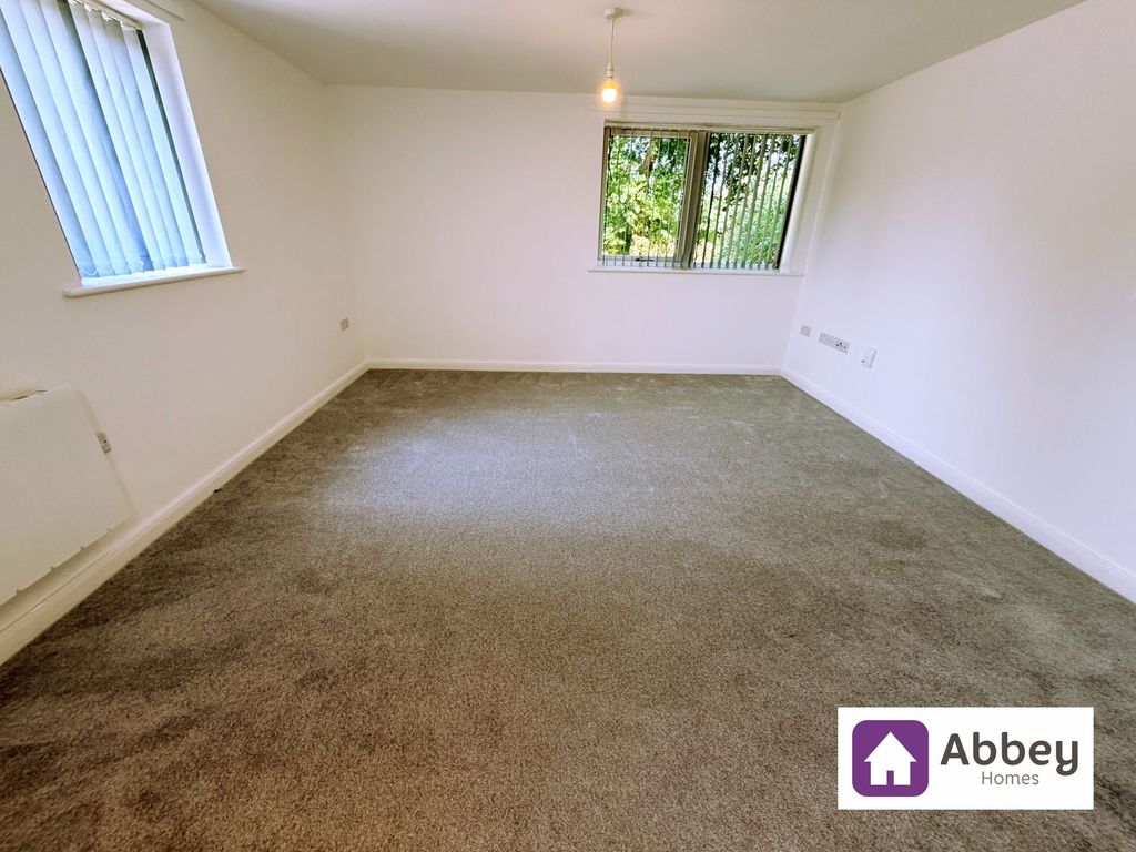 Property photo 3 of 9 Lounge/Dining Area