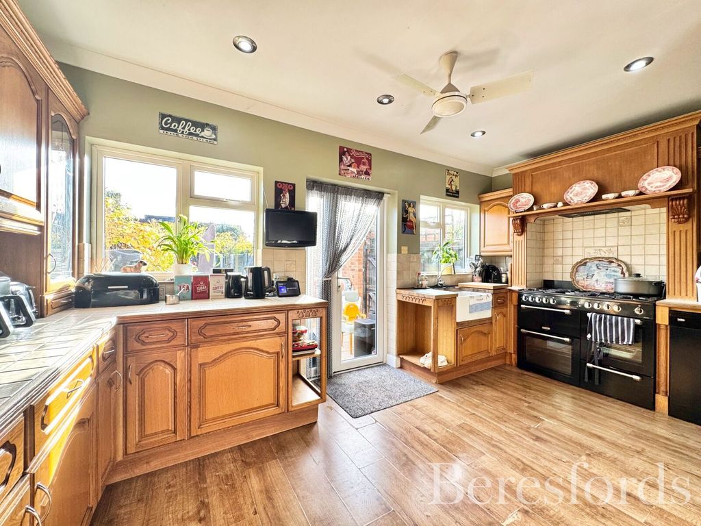 Property photo 3 of 23 Picture No. 16