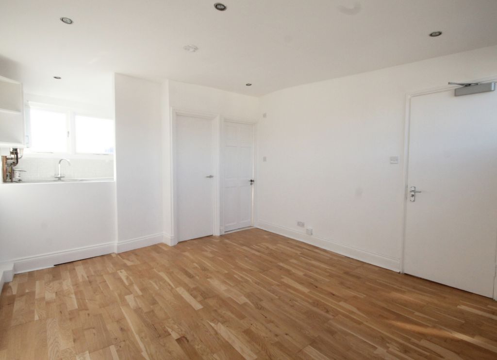 Property photo 2 of 4 Studio