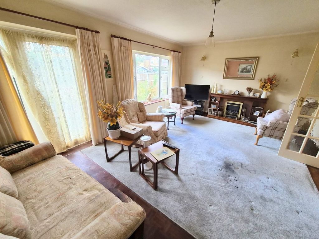 Property photo 2 of 15 4817843