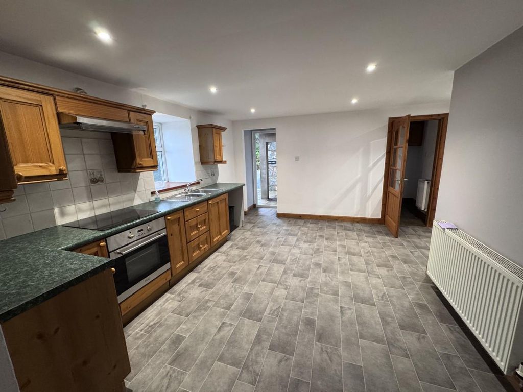 Property photo 3 of 17 Kitchen