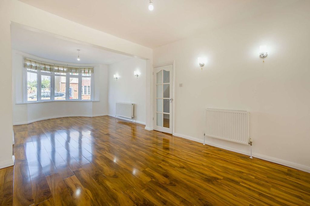Property photo 3 of 23